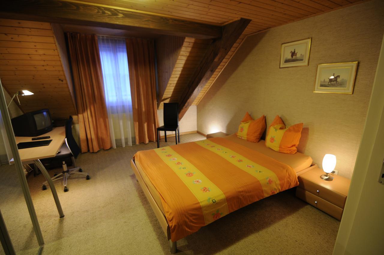 Hotel De La Croix-Blanche Cressier エクステリア 写真